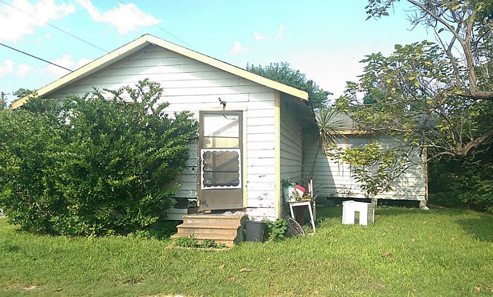 1st image of 210 9th St S