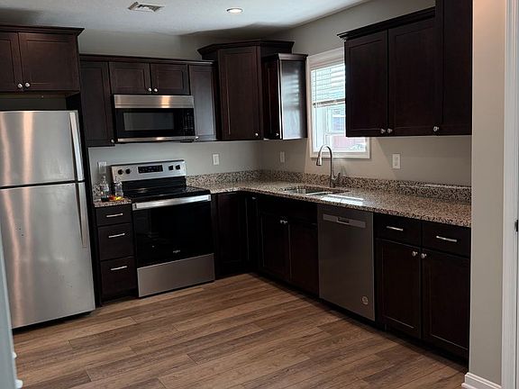 4th image of 642 N College St