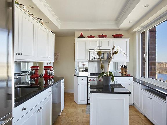 4th image of 1239 Madison Ave #23F