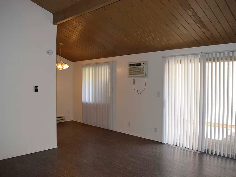 Ojai Gardens Apartments (Resort Apartments L.L.C.) — Photo 8