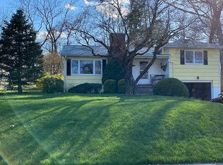 19 Salem Dr, Whippany, NJ 07981