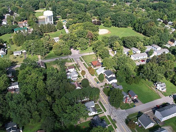 4th image of 844 Mechanic Ave