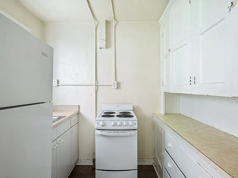 Queen Anne Court — Photo 47