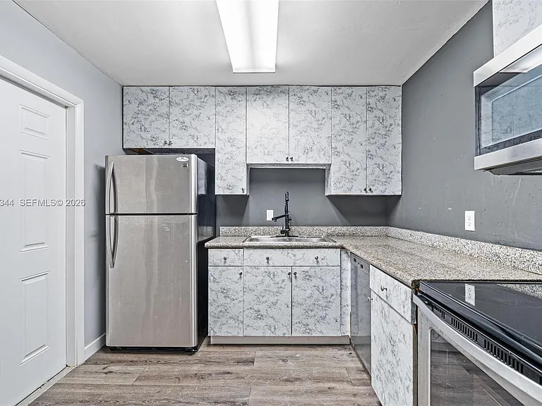 15205 NE 6th Ave #D305 — Photo 4