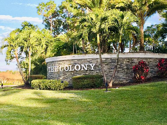 Beautiful community just off Daniels parkway and close to I75.