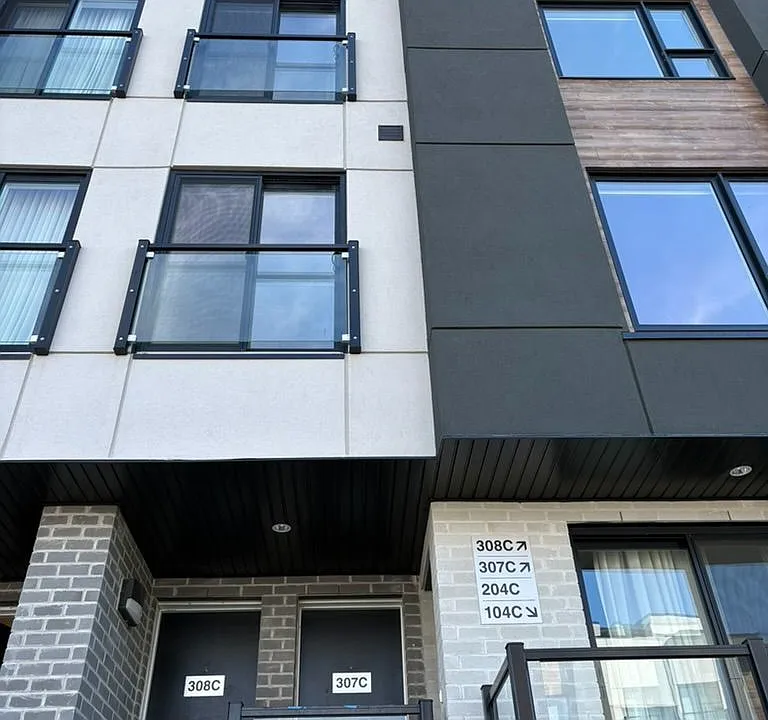 16 Melbourne Ave #307C