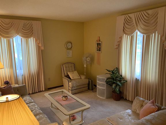 3rd image of 6816 Malvern Dr
