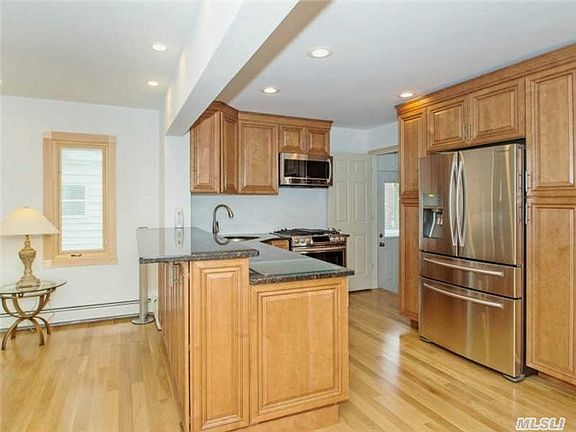 3rd image of 872 Center Dr