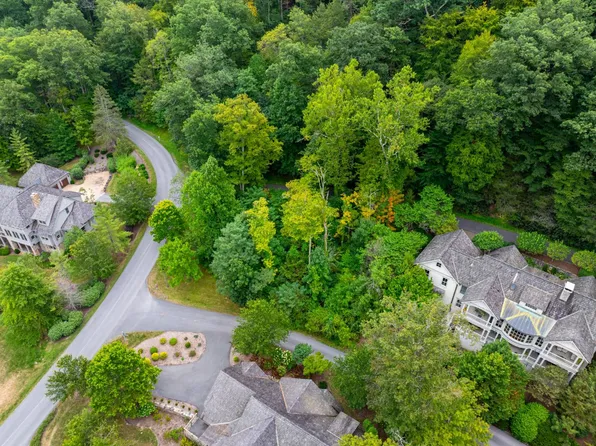 124 White Sulphur Dr, White Sulphur Springs, WV 24986