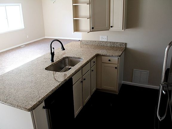 4th image of 1426 Donald Ave