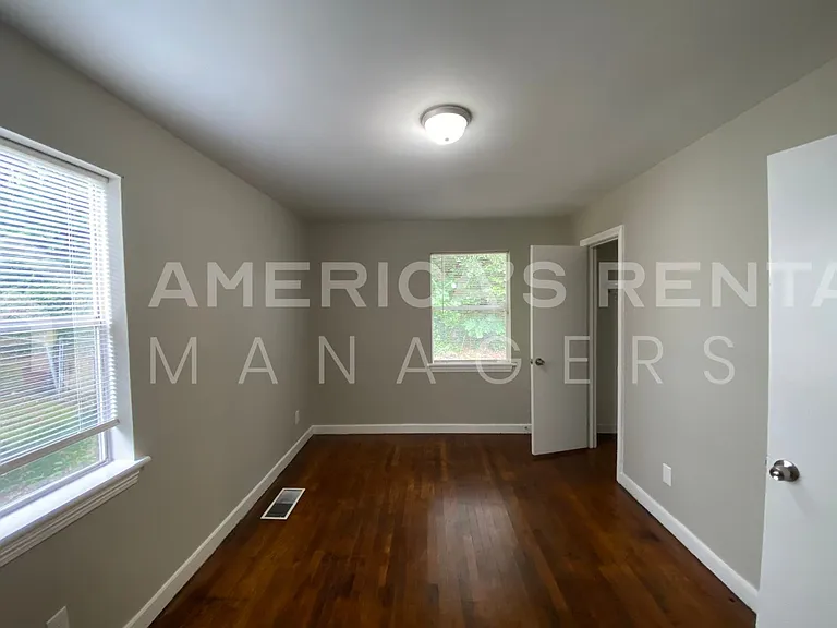 828 Vanderbilt St — Photo 10