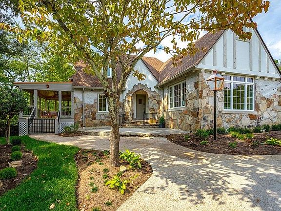 3rd image of 1507 Sunset Rd