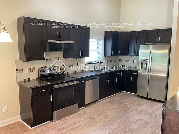 5th image of 991 Charles Hall Dr