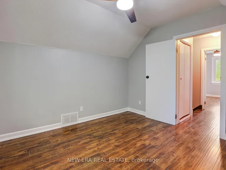 219 Lancaster St W — Photo 27