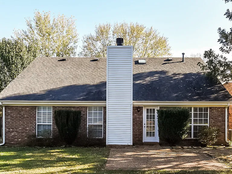 104 Carolina Ct — Photo 17