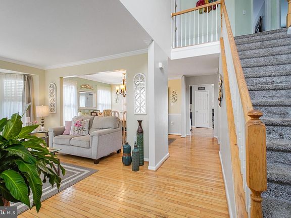 3rd image of 108 Estate Ln