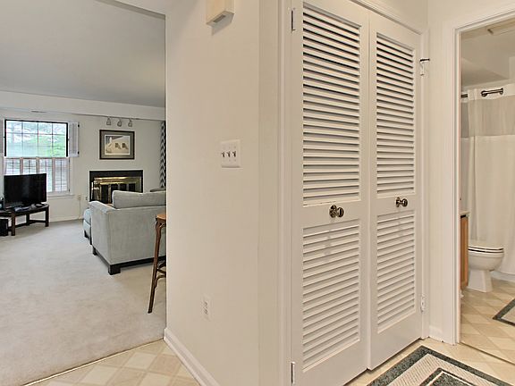 3rd image of 2915D S Woodley St #4