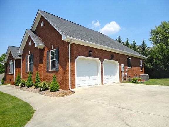 2nd image of 221 Lillie Dr