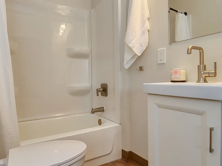 120 W G St — Photo 19