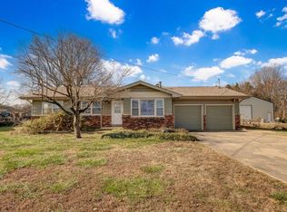 5431 N Lakewood Dr, Springfield, MO 65803