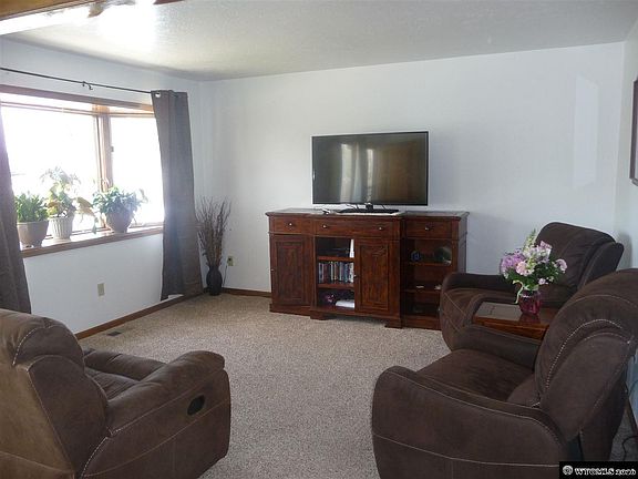5th image of 410 Bramwell St