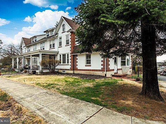 4th image of 36 Fairview St