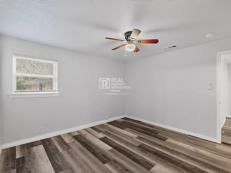 4401 Steven St — Photo 16