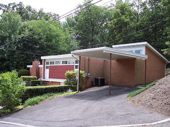 Has both a carport & a one car garage