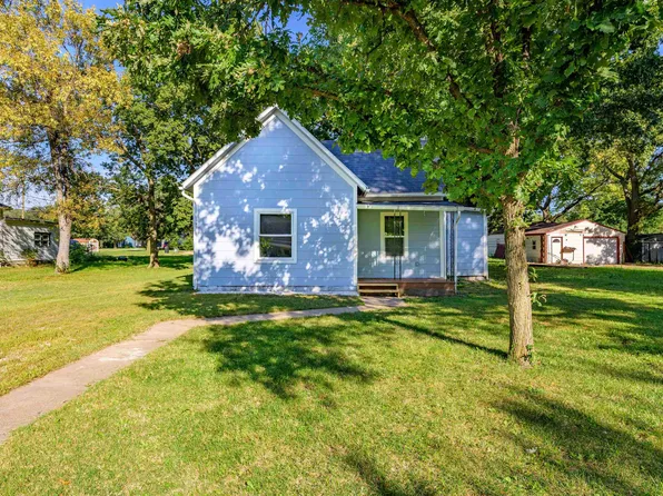 210 S Cedar St, Marion, KS 66861