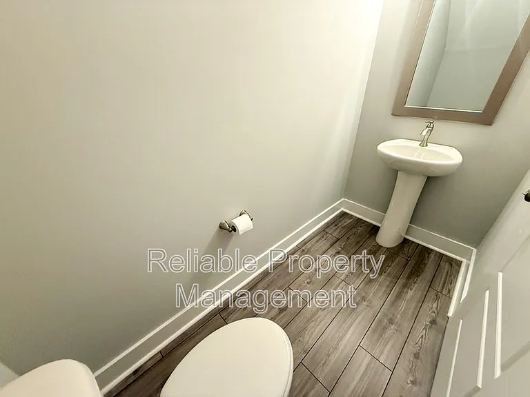 26 Laird Dr — Photo 4