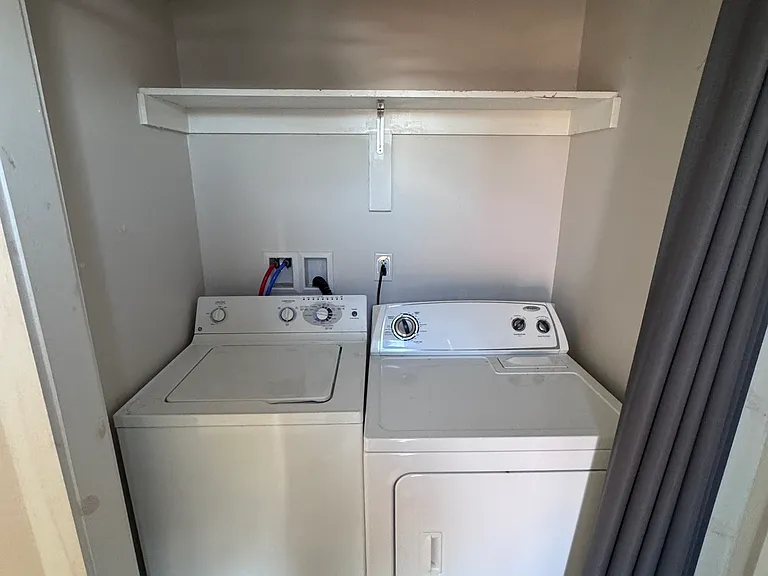 91 N Maple St — Photo 16