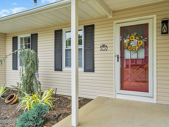4th image of 32 Penwood Drive
