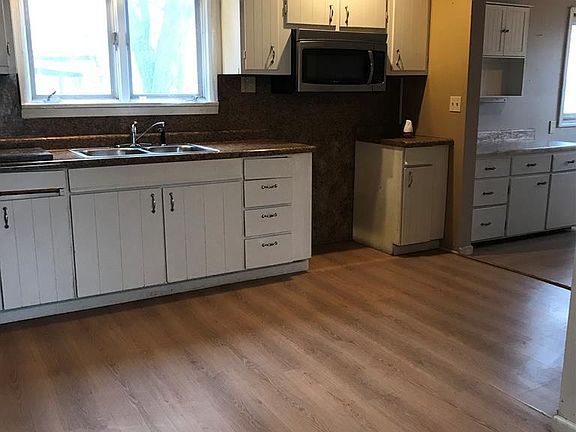 4th image of 1107 Cottage St