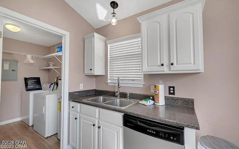 11710 Seashore Ln — Photo 8