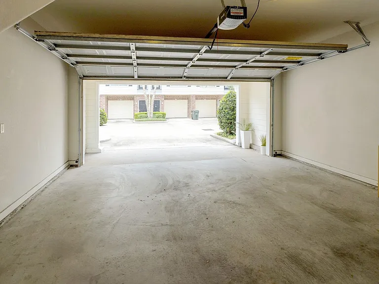 9200 Westheimer Rd #1005 — Photo 34