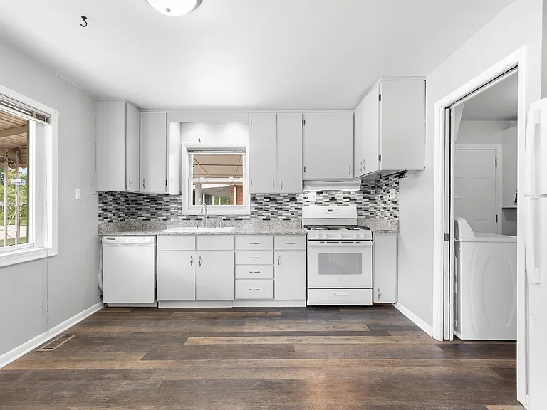 1333 Moulin Ave — Photo 6