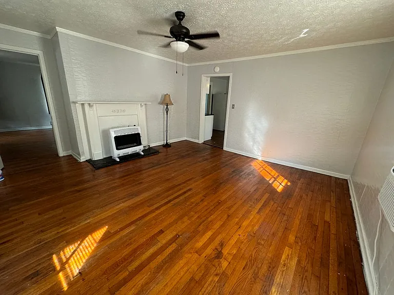 208 N Ave NE — Photo 11