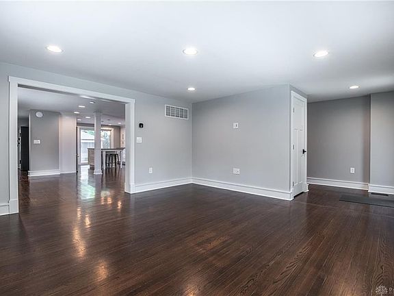 5th image of 327 Corona Ave