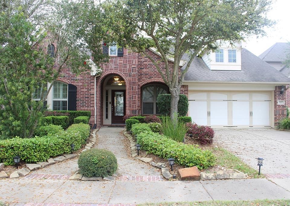 1st image of 527 Newington Ln