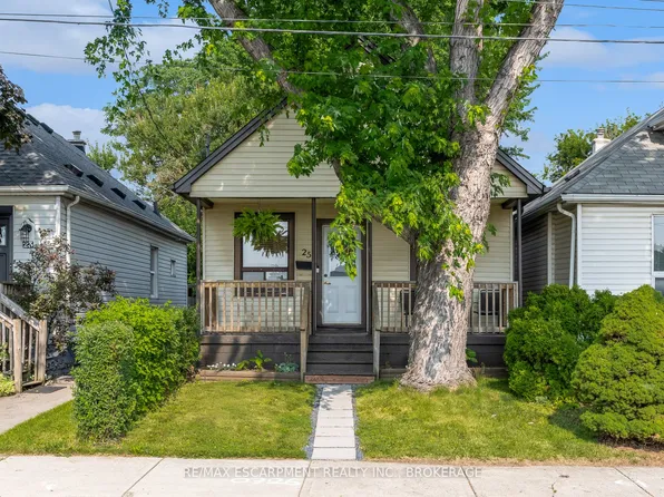 25 McKinstry St, Hamilton, ON L8L 6C2