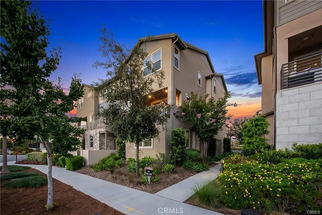 4 bed, 3.5 bath, 2173 sqft, $5,500 — Photo 2