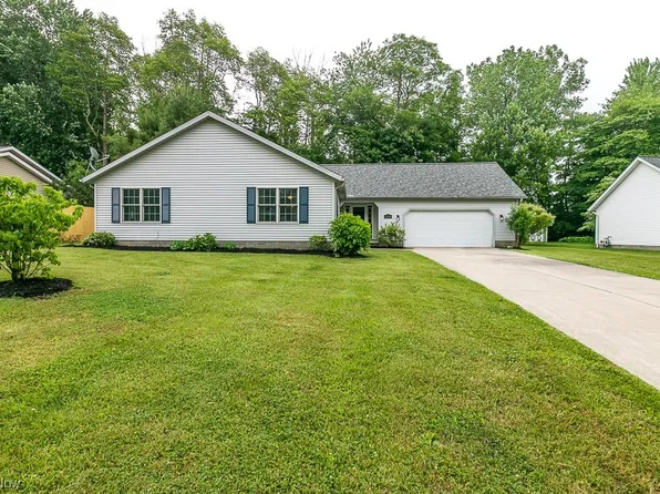 926 S Nearing Cir, Geneva, OH 44041