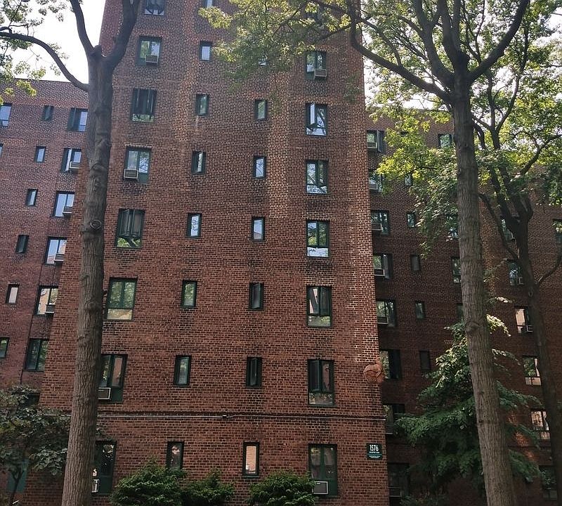 2nd image of 1576 Unionport Rd APT 5A