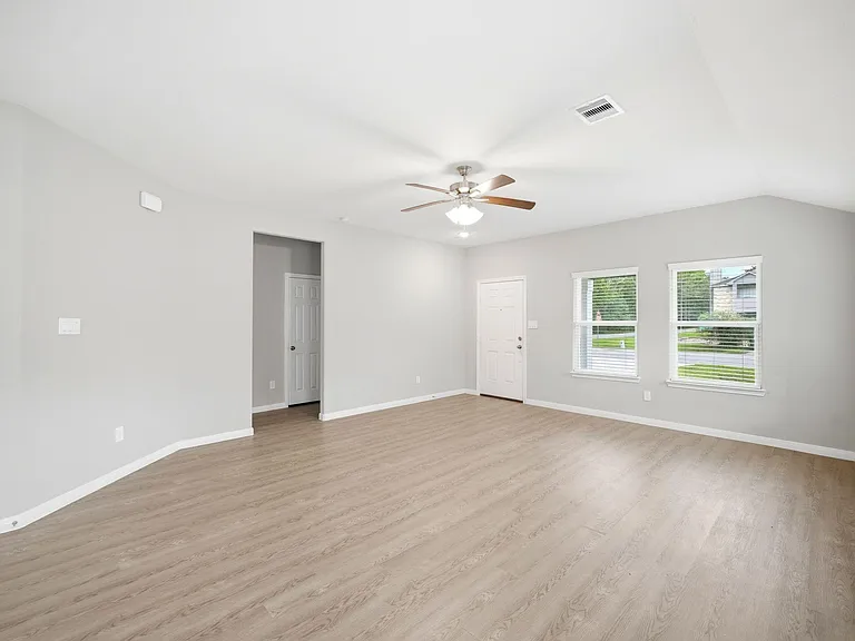 815 Jefferson Ave — Photo 5