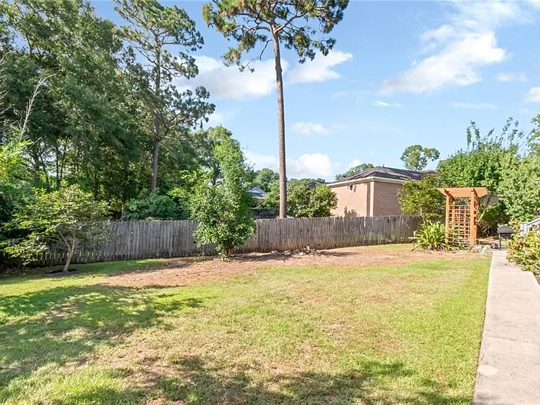 7490 Quency Dr — Photo 46