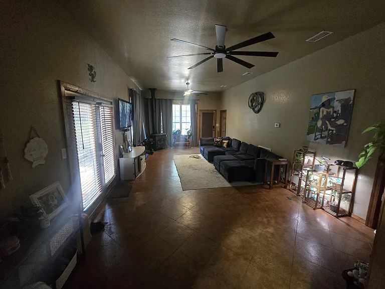 178 Emmanuel Dr — Photo 4