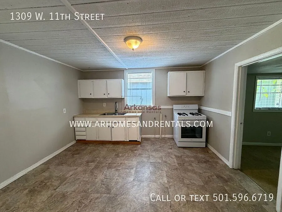 1309 W. 11th Street | 3 Bedrooms | 1 Bathroom 1/2 Off First Month's Rent — Photo 4