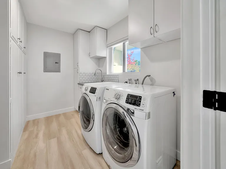 5557 Ostin Ave — Photo 33