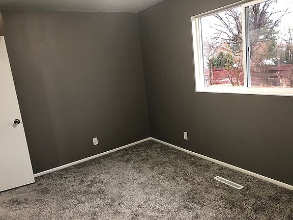 5th image of 104 Birchwood Cir S