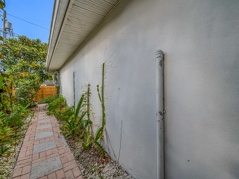 1764 Linwood Cir — Photo 52